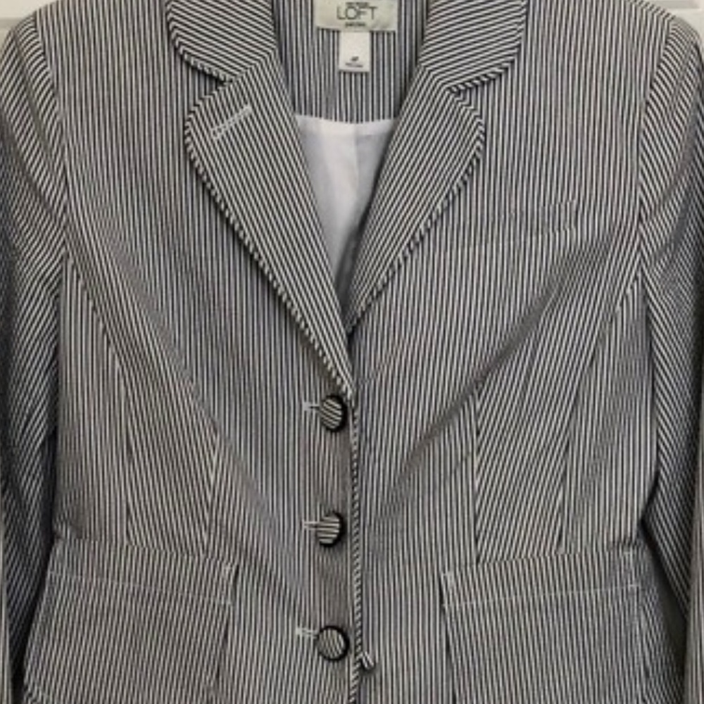 SeerSucker Suit Ann Taylor LOFT